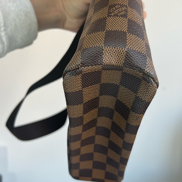 Louis Vuitton Damier square cross body in excellent condition! - Picture 4 of 11